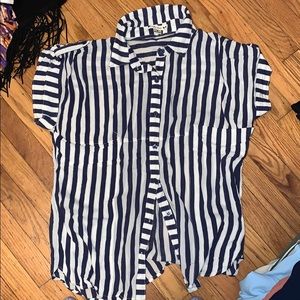 Collared cotton button up